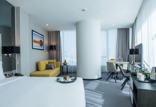 Spacious Centro Corner Suite 2