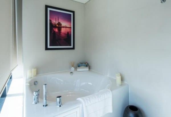 Spacious Centro Corner Suite 3