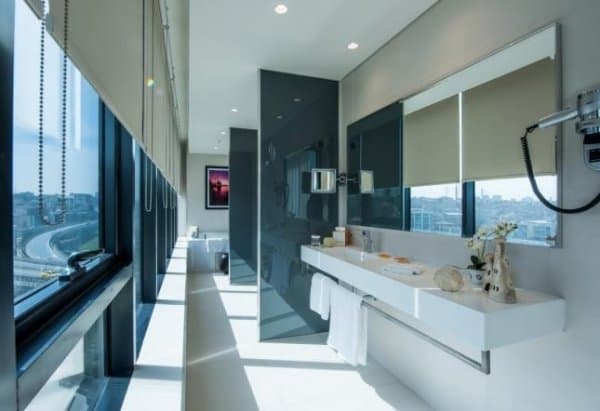 Spacious Centro Corner Suite 4