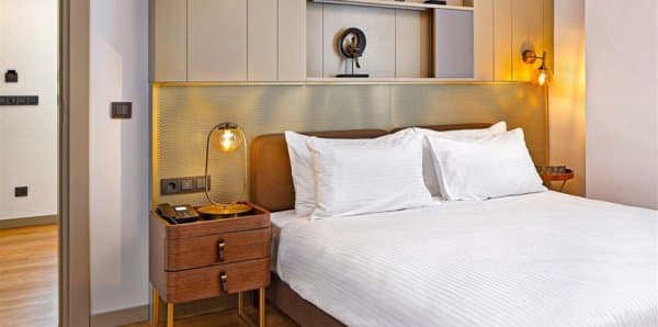 Junior Executive 1 Bedroom Apt-Breathtaking Terrace 3