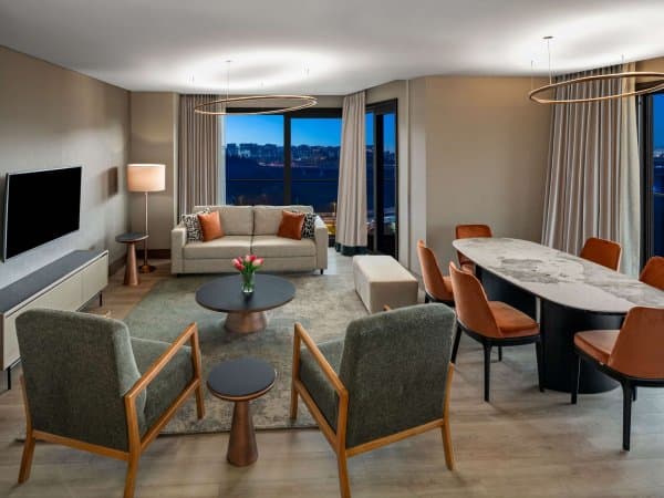 Deluxe One Bedroom Apartment King 1+1 2