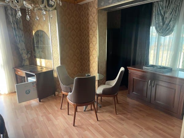Suit Room 3