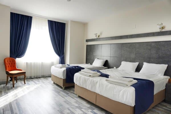 Kaplıca Manzaralı 3 Kişilik Oda 1