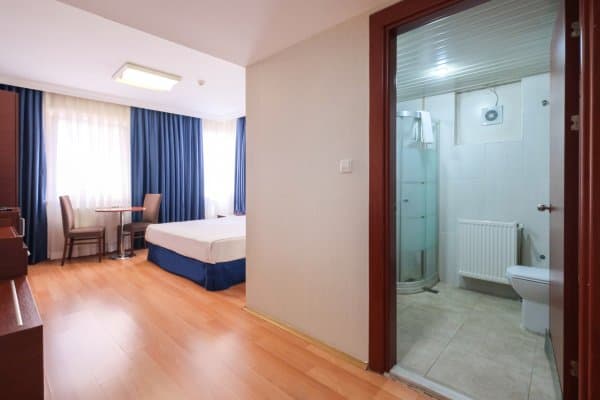 French Bed Room-Büyük Tek Yataklı oda 1