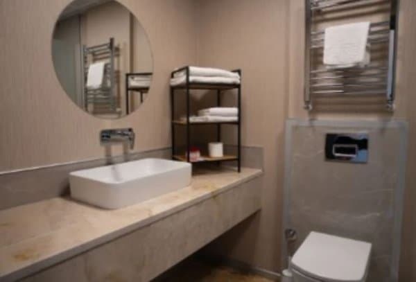 Balkonlu Köşe Deluxe Oda 3