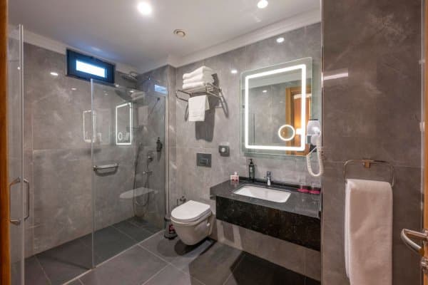 Deluxe Family Room	 4