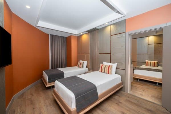 Kara Manzaralı Aile Odası 3