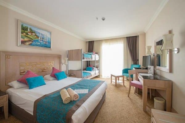 Kısmi Deniz Manzaralı Manzaralı Üst Kat Standart Oda 1