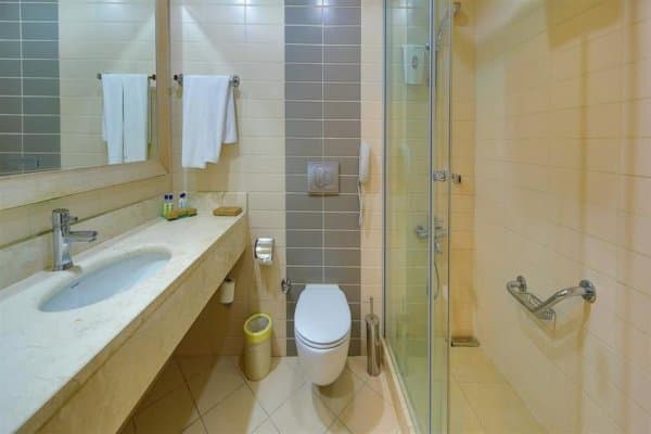 Kısmi Deniz Manzaralı Manzaralı Üst Kat Standart Oda 4