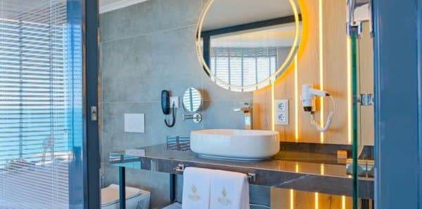 Deluxe Suit Jakuzili Deniz Manzaralı Oda 4