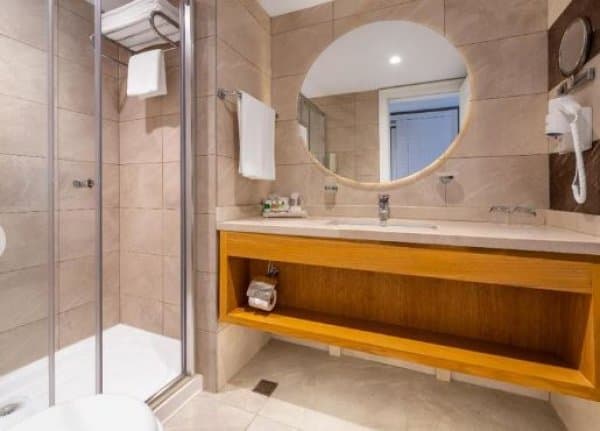 Kara Manzaralı Superior Oda 4