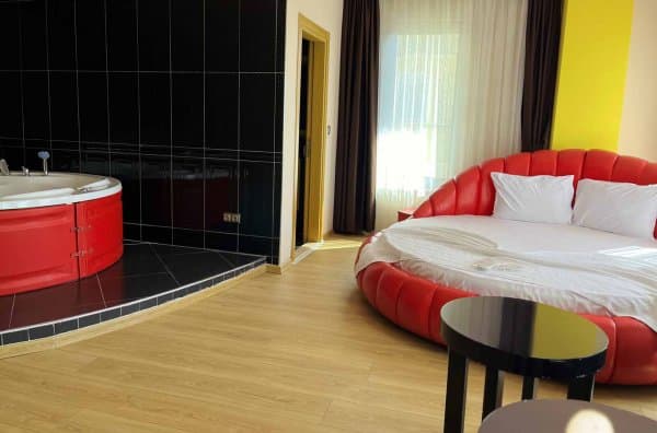 Jakuzili Balayı Odası 1