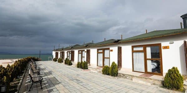 Stone Suite French Bed Lake View	 1