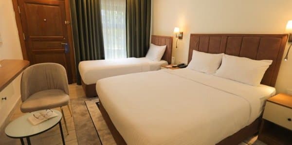 Bungalow Triple Bed Lake View Room	 2