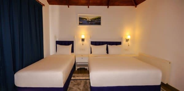 Bungalow Triple Bed Lake View Room	 3