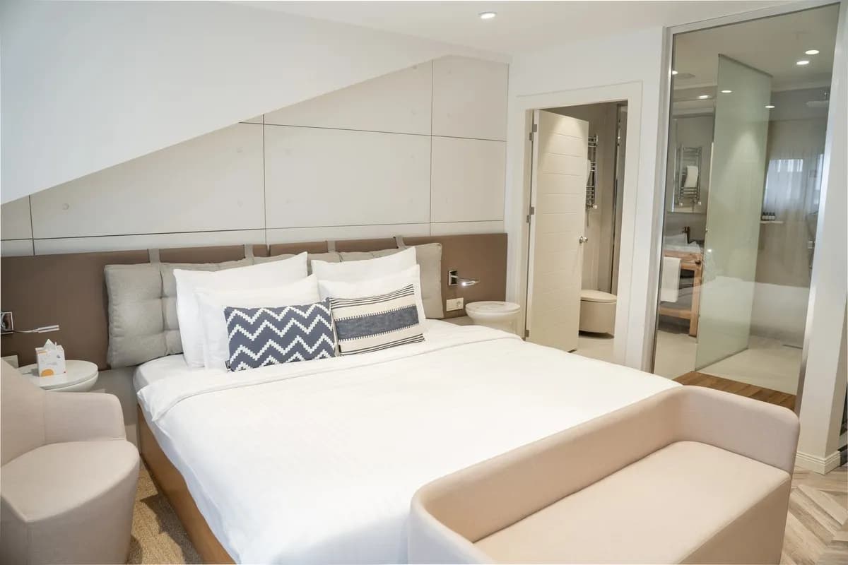 Terrace Deluxe King  3