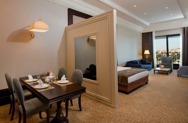 Deluxe Suite French 2