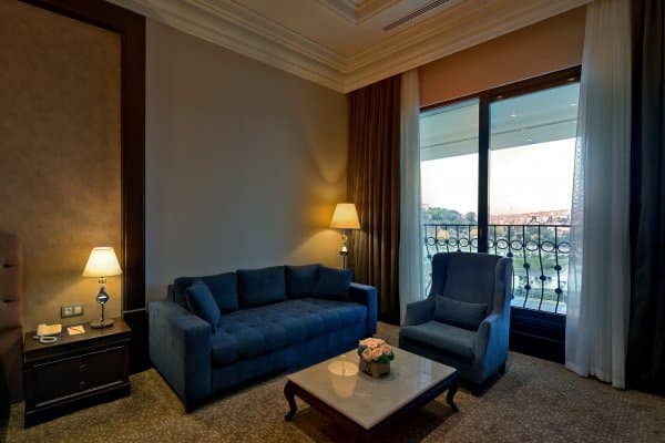 Deluxe Suite French 4