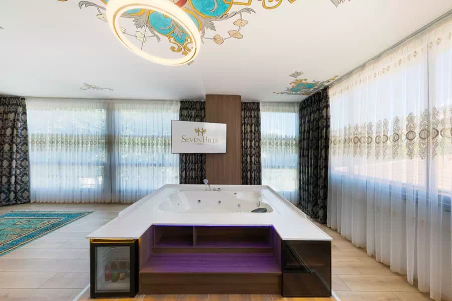 QUEEN SUITE WITH ST.SOPHIA VIEW 3