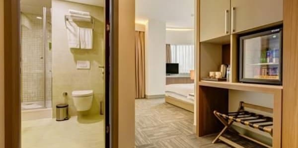 Standart Oda, Şehir Manzaralı, 3