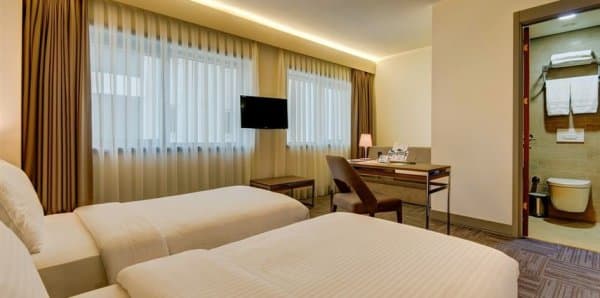 Bağlantılı Oda, Şehir Manzaralı, 1