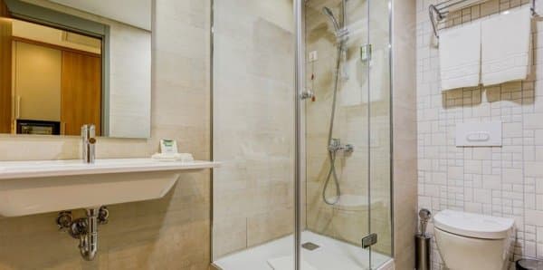 Bağlantılı Oda, Şehir Manzaralı, 3