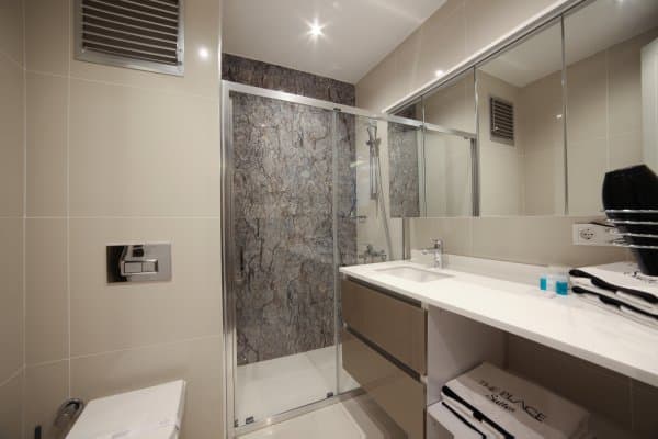 Family King Suite	 3