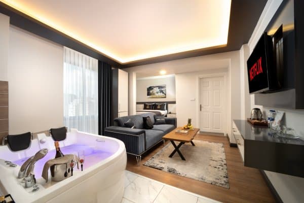 Jakuzili Executive Suite 1