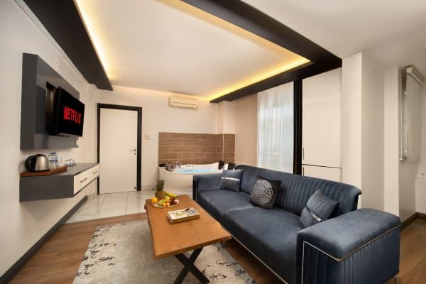 Jakuzili Executive Suite 2