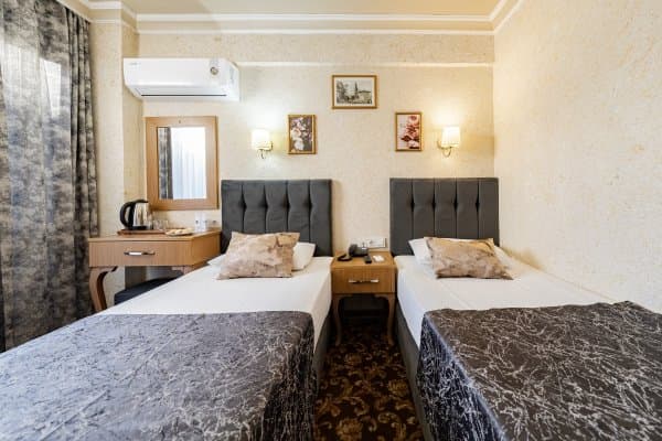 Standart Şehir Manzaralı Balkonlu Twin Yataklı Oda 1