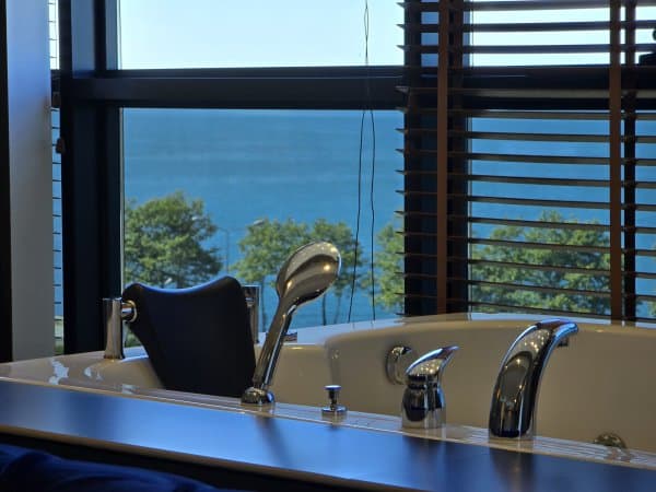 Premier Suit, Deniz ve Şehir Manzaralı, Jakuzili 4