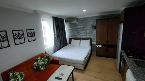 Studio, Şehir Manzaralı 2