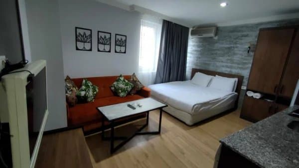 Studio, Şehir Manzaralı 3