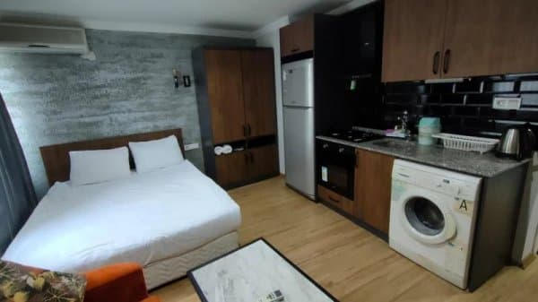 Studio, Şehir Manzaralı 1