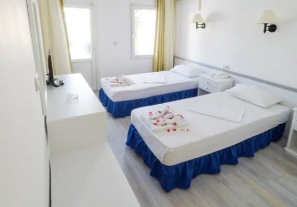 Standart Havuz Manzaralı Oda 1