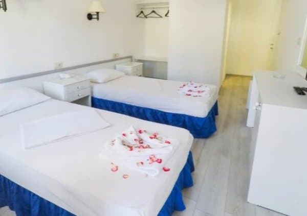 Standart Havuz Manzaralı Oda 2