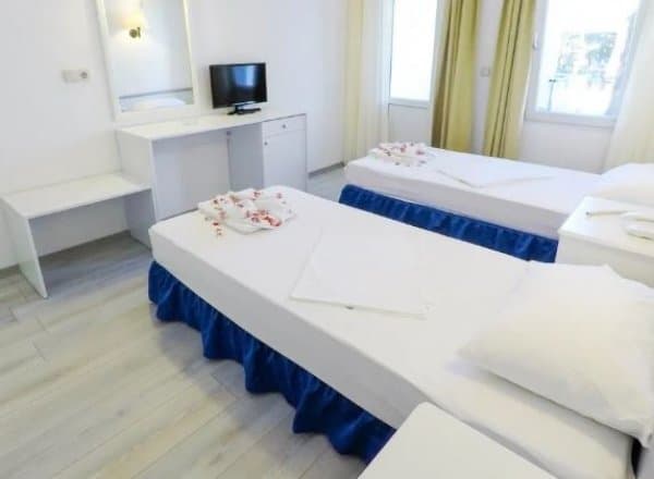 Standart Havuz Manzaralı Oda 3