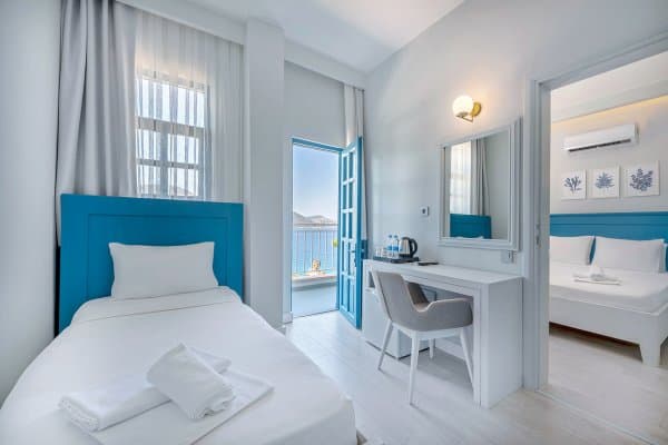 Standart Yandan Deniz Manzaralı Oda 3