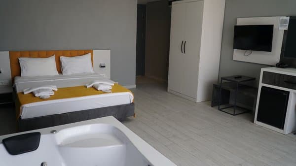 Balkonlu Jakuzili Oda 2