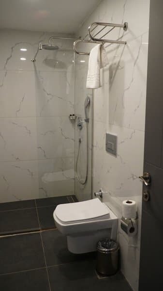 Balkonlu Jakuzili Oda 4