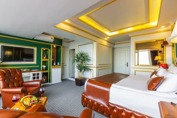 Deniz Manzaralı Junior Suit 2