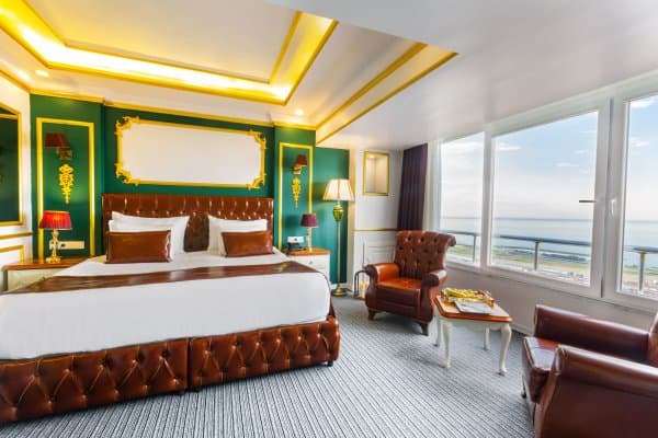 Deniz Manzaralı Junior Suit 3