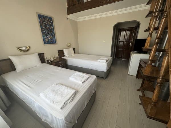 Dağ Manzaralı Dubleks Oda 1