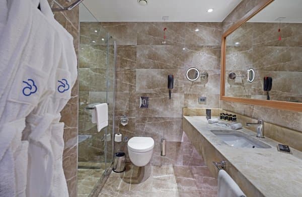 Superior Twin Room City View 4
