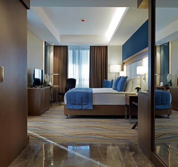 Grand Deluxe King Room City View 1