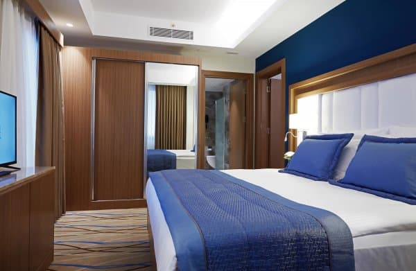 Grand Suite King Room City View 1