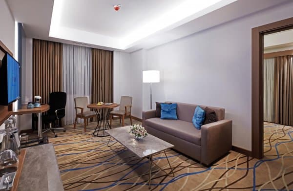Grand Suite King Room City View 2