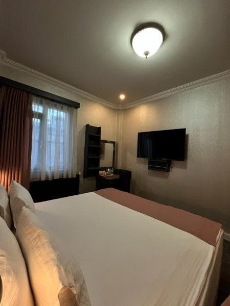 Deluxe Room 2