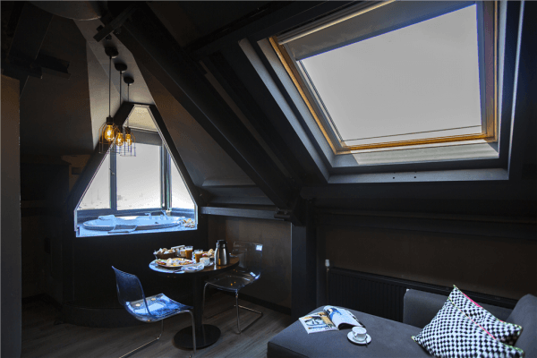 Corner Suite with Jacuzzi City view 3