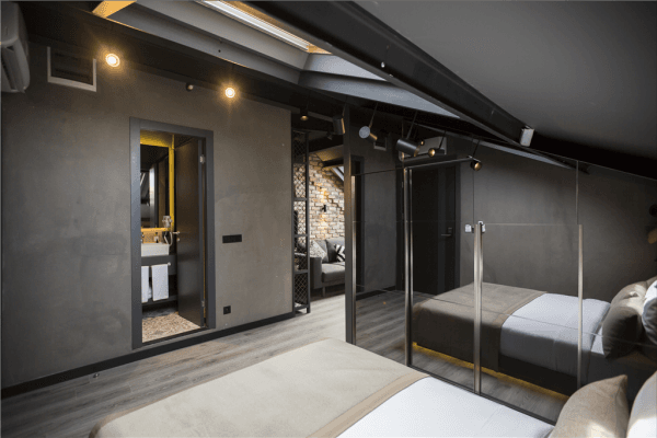 Corner Suite with Jacuzzi City view 4